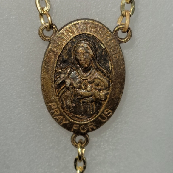 Antique Vintage Red Beads Rosary Saint Therese and crucifix with red pouch - Picture 2 of 8